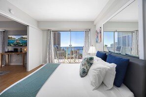 3 bedrooms, desk, iron/ironing board, free WiFi - 21st Floor 3 Bedroom Condo with Free Parking (Honolulu)