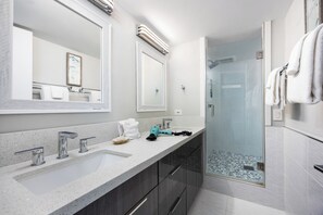 Shower, hair dryer, towels, soap - 21st Floor 3 Bedroom Condo with Free Parking (Honolulu)