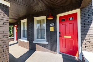 Exterior detail - Modern Cozy Detroit Home - Close to Downtown (Detroit)