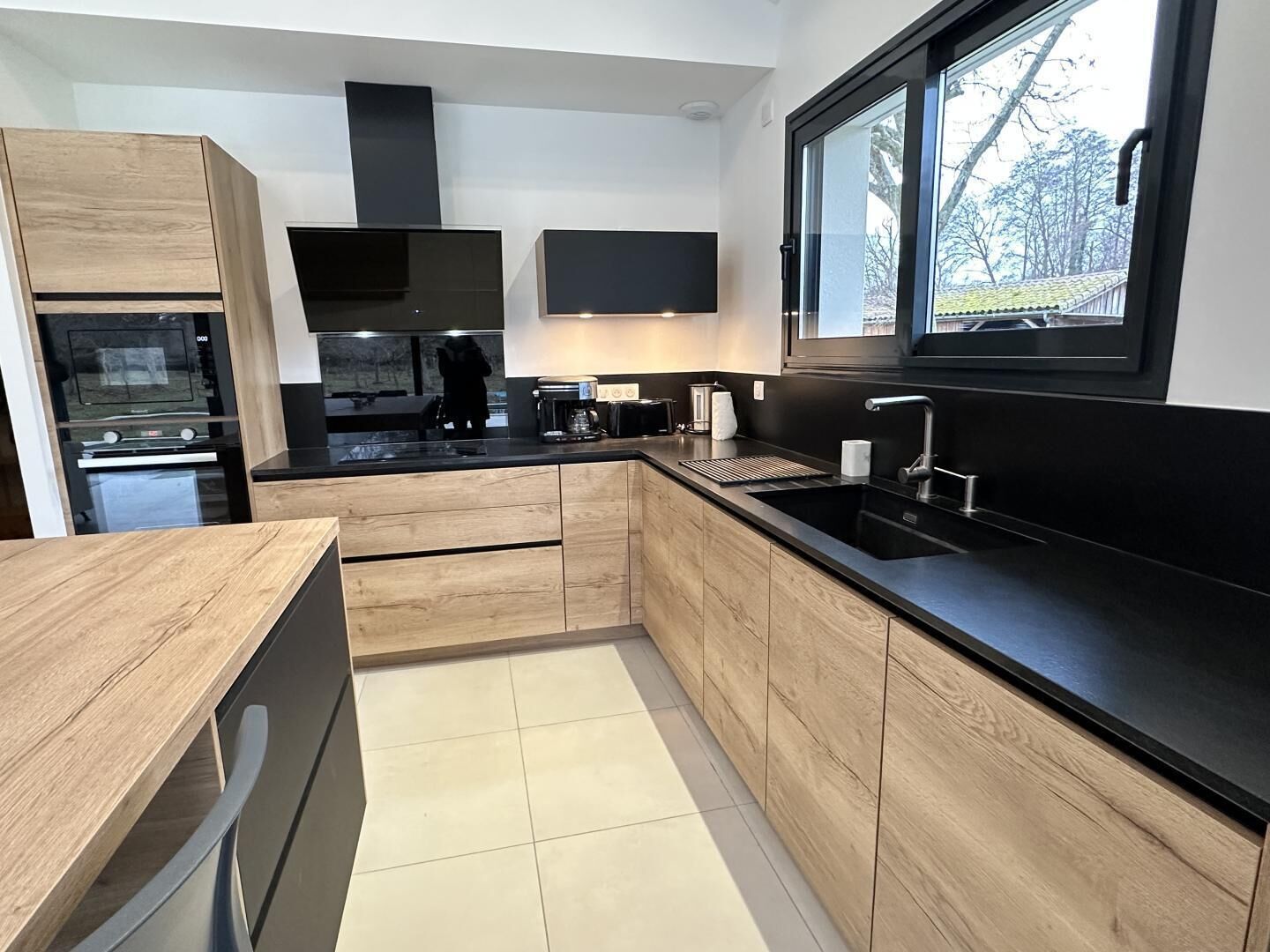 Microwave, dishwasher