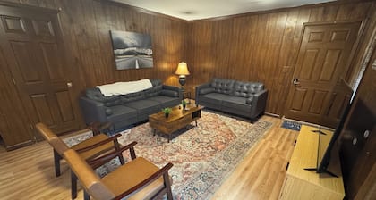 Prime 1BR: Minutes to Toledo, Sylvania & MI