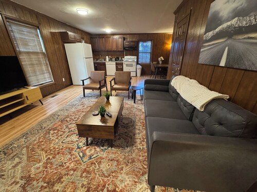 Prime 1BR: Minutes to Toledo, Sylvania & MI