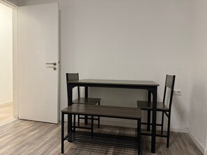 Interior - Lavins 2 U Apartments Kitchen Bathroom Balcony TV Wlan (Bremen)