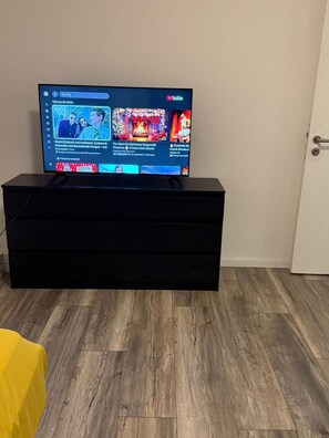 Interior - Lavins 2 U Apartments Kitchen Bathroom Balcony TV Wlan (Bremen)