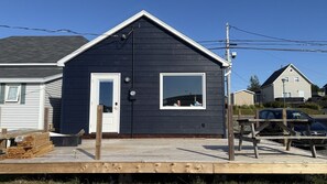 Exterior - Cabane du quai Vacation Home (Chéticamp)