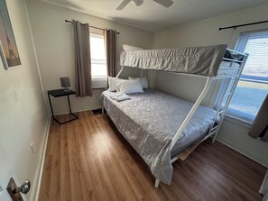 3 Schlafzimmer, Bügeleisen/Bügelbrett, WLAN, Bettwäsche