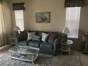 Living area - Beautiful Ground Floor 2-bedroom condo with pond view in gorgeous Sunset Beach (Sunset Beach)