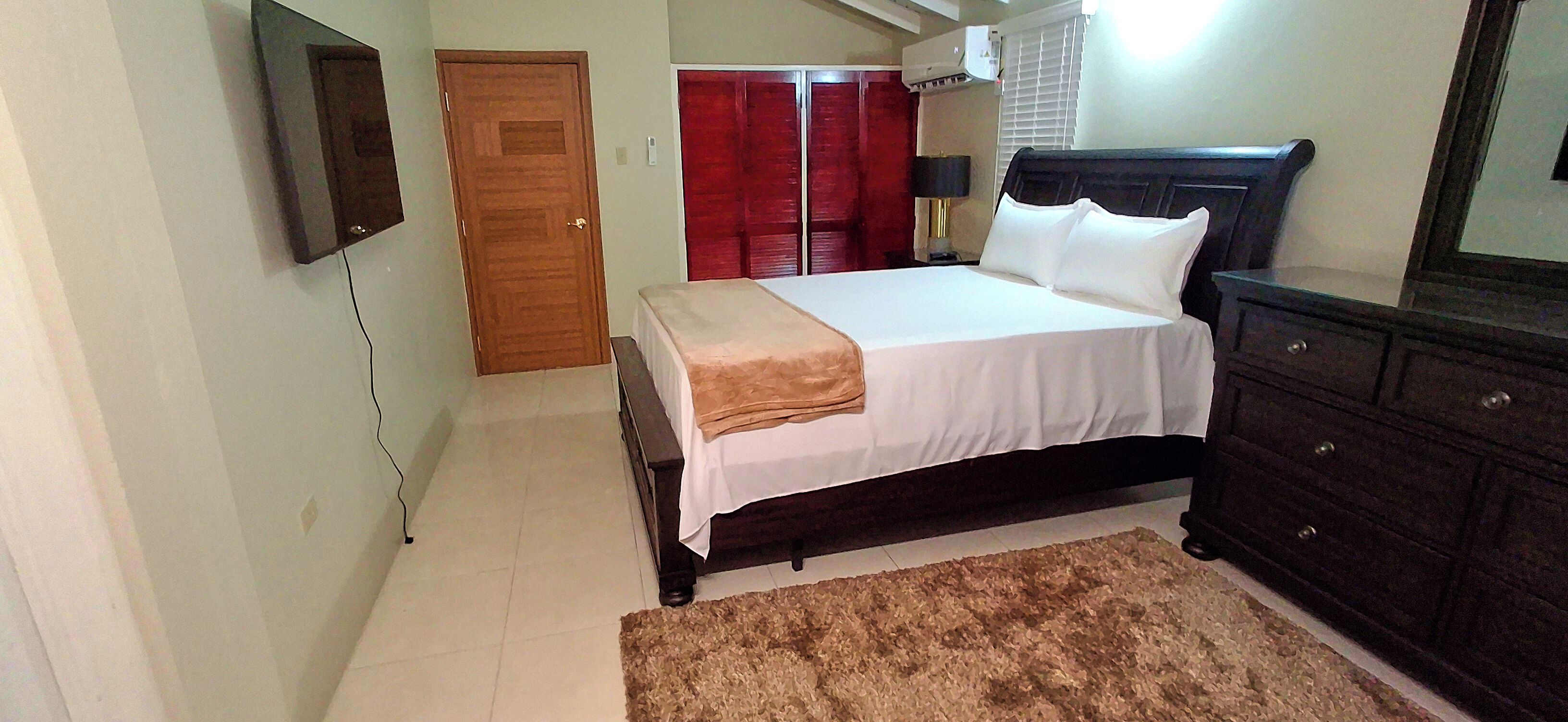 2 habitaciones, tabla de planchar con plancha, wifi y ropa de cama 