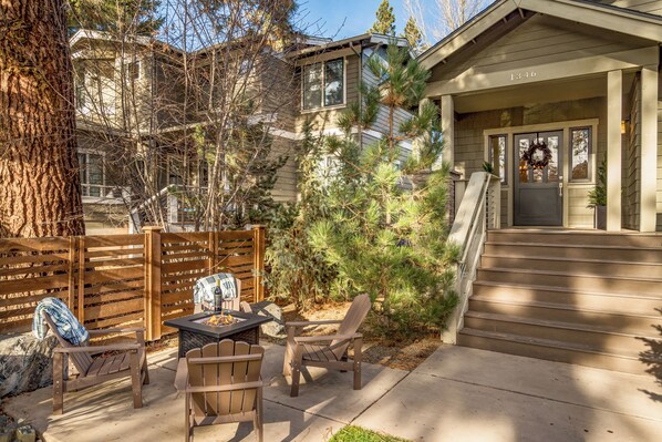 Terrace/patio - Charming home blocks from river, downtown and Mt Bachelor (Bend)
