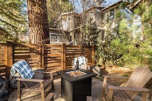 Terrace/patio - Charming home blocks from river, downtown and Mt Bachelor (Bend)