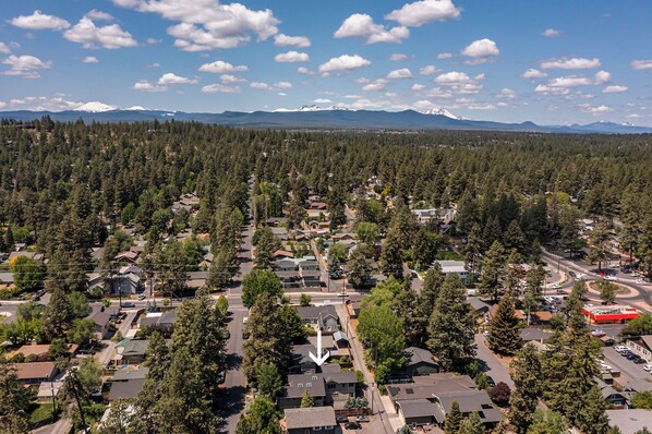 Aerial view - Charming home blocks from river, downtown and Mt Bachelor (Bend)