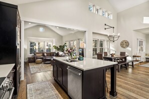 Interior - Charming home blocks from river, downtown and Mt Bachelor (Bend)