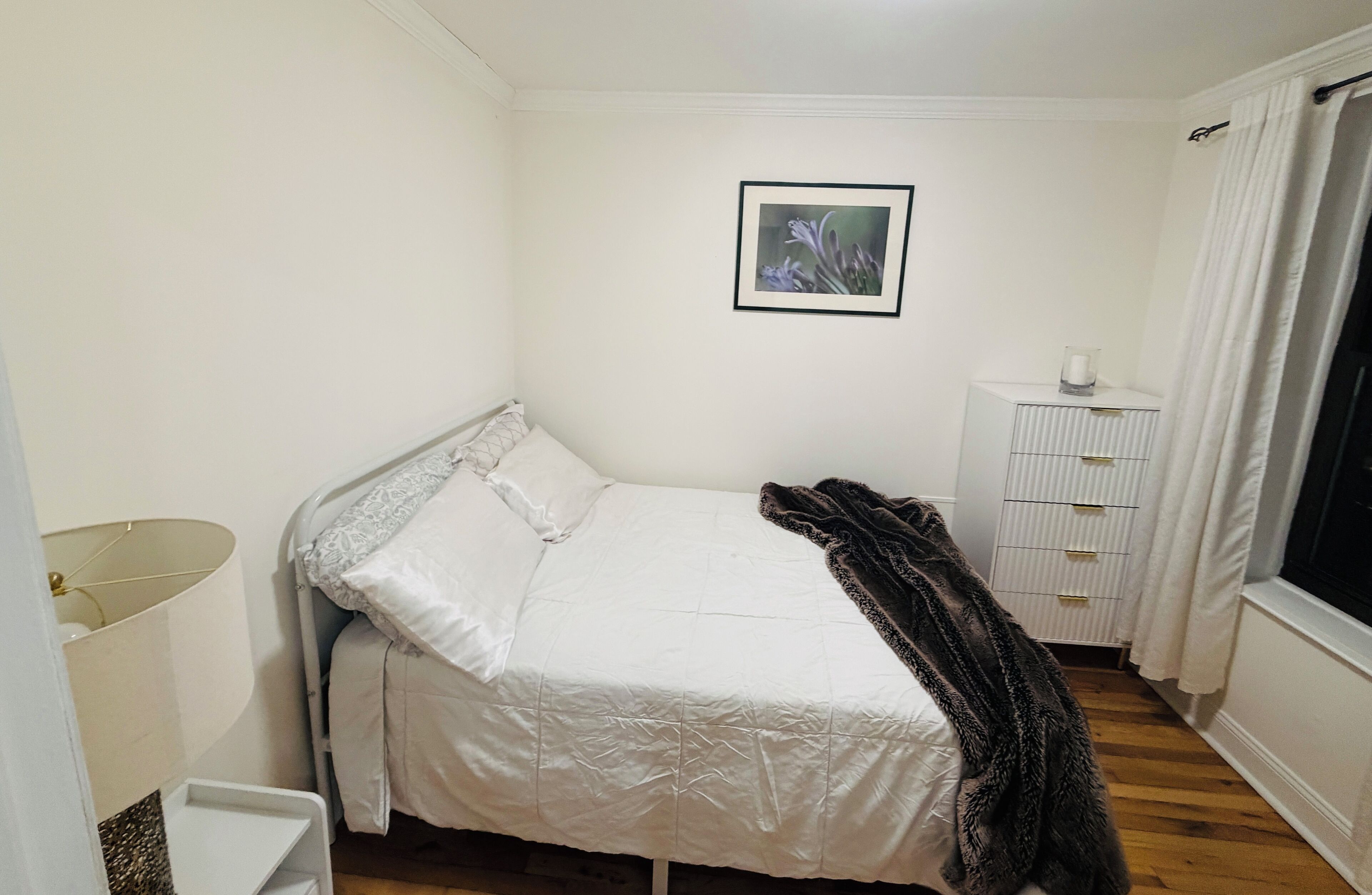 Iron/ironing board, bed sheets