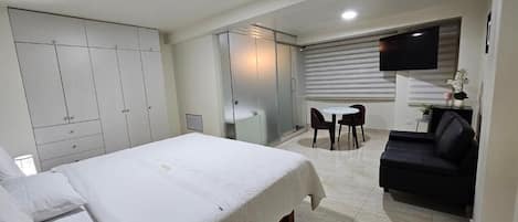 In-room safe, desk, free WiFi