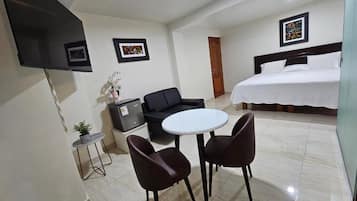 Caja de seguridad en la habitación, escritorio y wifi gratis