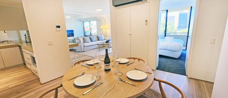 2 slaapkamers, een strijkplank/strijkijzer, gratis wifi, beddengoed