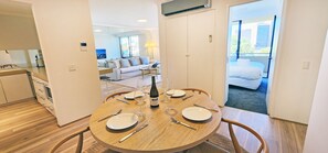 2 bedrooms, iron/ironing board, free WiFi, bed sheets - 
Unbeatable Location. Steps to the City Centre (Darlinghurst)