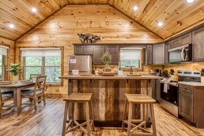 Fridge, microwave, oven, stovetop - Mountain Views, Hot Tub, Game Room & Deck (Sevierville)