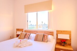 Iron/ironing board, WiFi - TelMar Port View - 10 minutes walk from Finikoudes Beach (Larnaka)