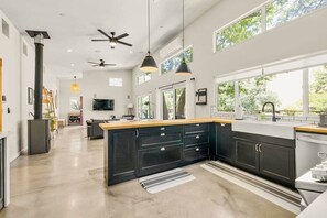 Fridge, oven, stovetop, dishwasher - Lazy Coyote Ranch: 3bd 2ba, + pool on 42 acres (Sonoma County)