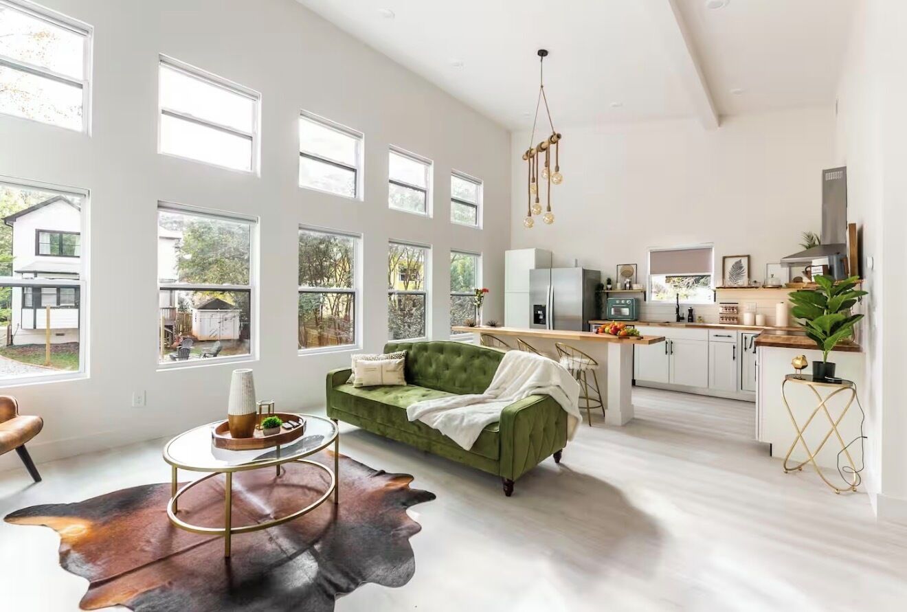 Smart TV, libros y estéreo 