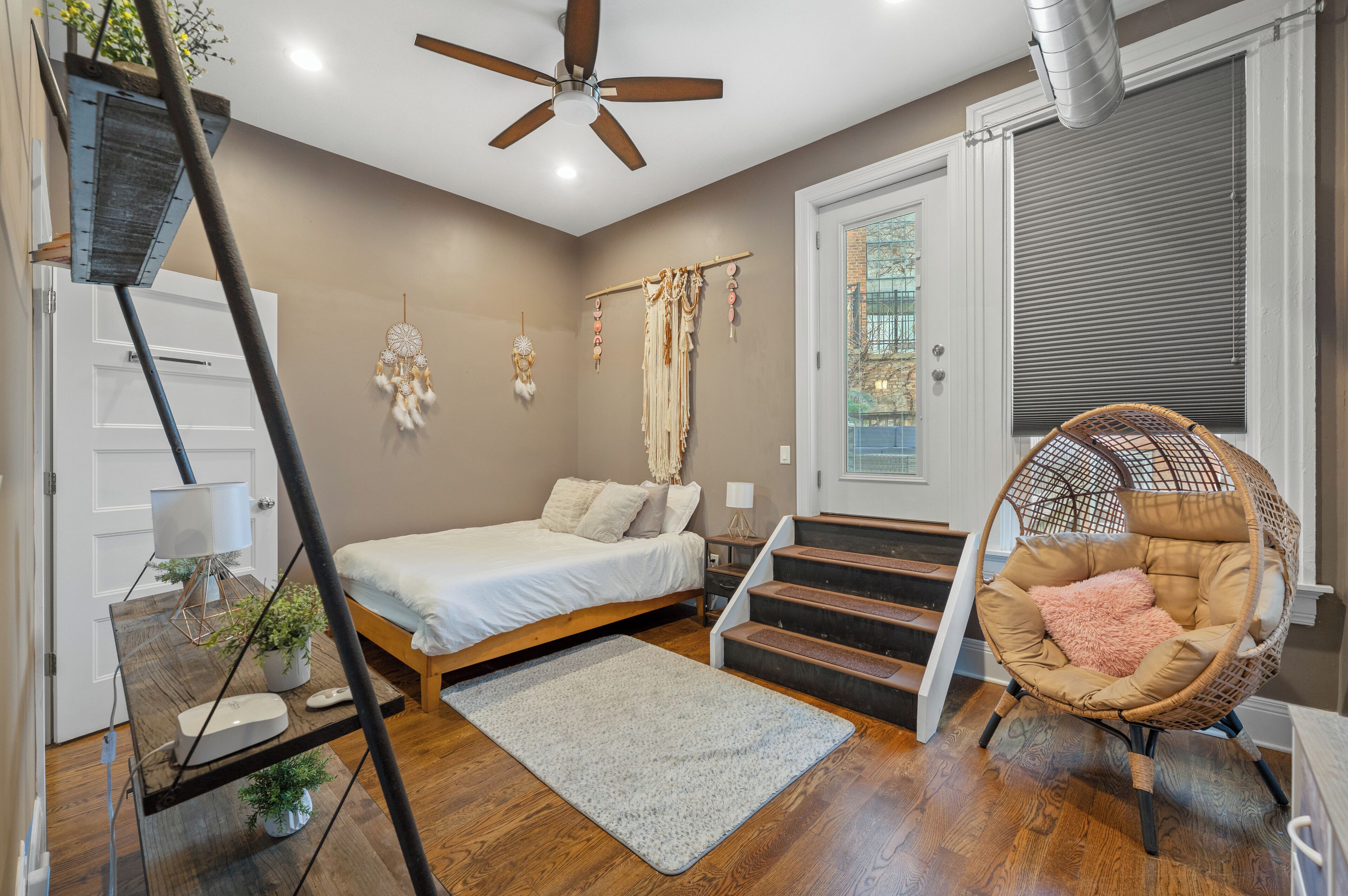 4 bedrooms, desk, iron/ironing board, free WiFi