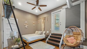 4 bedrooms, desk, iron/ironing board, free WiFi - Over-the-Rhine, 4 Bedroom, Game Room, Grill & Patio (Cincinnati)