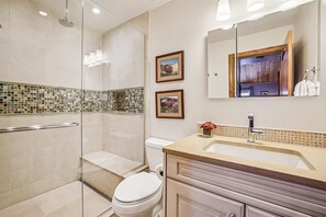 Shower, towels - Rivera's Run: Cozy Frisco Townhome-Dog Friendly-New Listing. (Frisco)