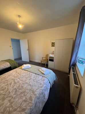 Shared Dormitory, 1 Bedroom | 1 bedroom - Room-nextdoor Stays Morden (Morden)