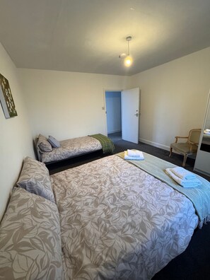 Shared Dormitory, 1 Bedroom - Room-nextdoor Stays Morden (Morden)