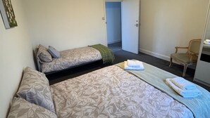 Unclassified image, 4 of 8, button - Room-nextdoor Stays Morden (Morden)