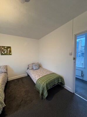 Shared Dormitory, 1 Bedroom - Room-nextdoor Stays Morden (Morden)