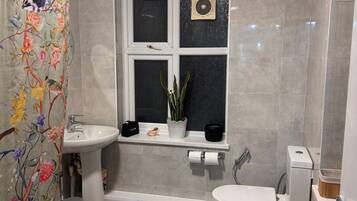 Shared Dormitory, 1 Bedroom | Bathroom