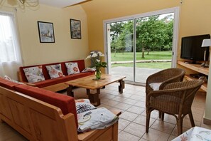 TV, fireplace, DVD player - L'Escapade - ERDEVEN (ERDEVEN)