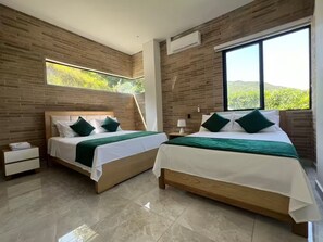 5 bedrooms, iron/ironing board, internet, bed sheets