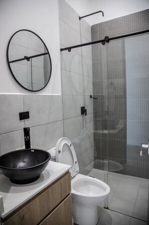 Shower, hair dryer, towels, soap - House Finca Cuatro Vientos (San Jerónimo)
