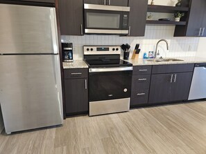 Private kitchen - Spacious 1-bedroom luxury apartment in downtown Wichita (Wichita)