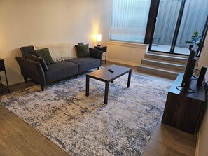 Living area - Spacious 1-bedroom luxury apartment in downtown Wichita (Wichita)