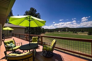 Outdoor dining - Sturgis Rally Rental - Spacious 4-bedroom house with AC in marvelous Hill City (Hill City)