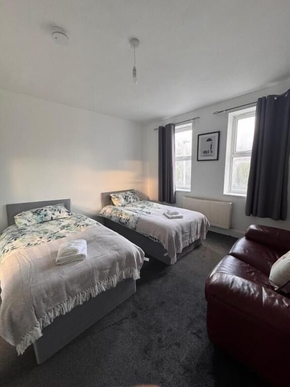Room - Room-nextdoor Stays Morden 2 (Morden)