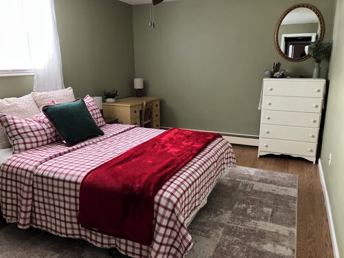 Quaint 2-bedroom apartment in pleasant Massena neighborhood