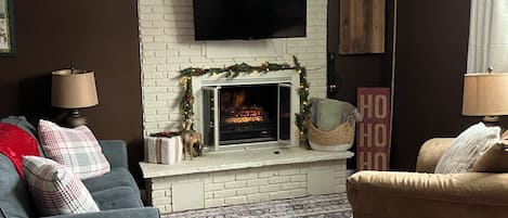 TV, fireplace