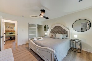 WiFi, bed sheets - New! Modern Home on Mill Ave. Pool. Pet Friendly. (Tempe)