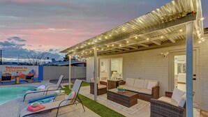 Pool - New! Modern Home on Mill Ave. Pool. Pet Friendly. (Tempe)