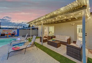Pool - New! Modern Home on Mill Ave. Pool. Pet Friendly. (Tempe)
