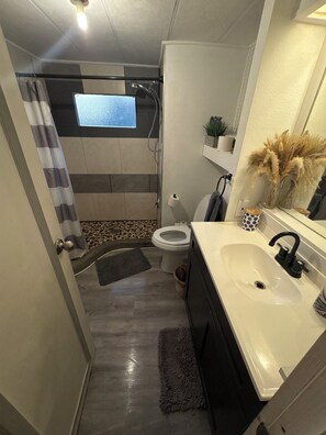 Handtücher, Seife, Toilettenpapier