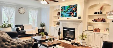 Smart TV, fireplace