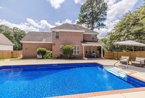 2026 Masters Rental House with Private Saltwater Pool & Jacuzzi bathtub