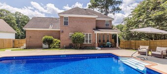 2026 Masters Rental House with Private Saltwater Pool & Jacuzzi bathtub