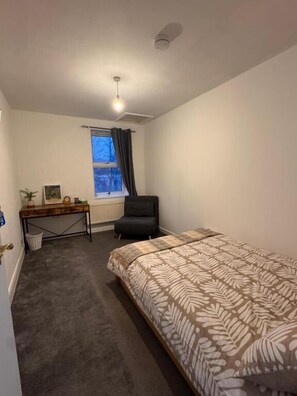 Shared Dormitory, 1 Bedroom - Room-nextdoor Stays Morden 3 (Morden)
